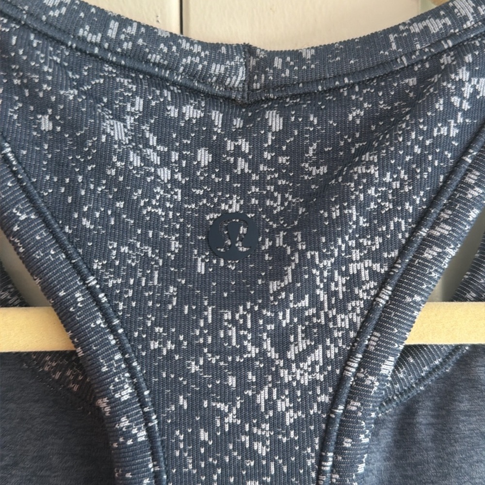 Lululemon Tank Sz 8 - Picture 3 of 4